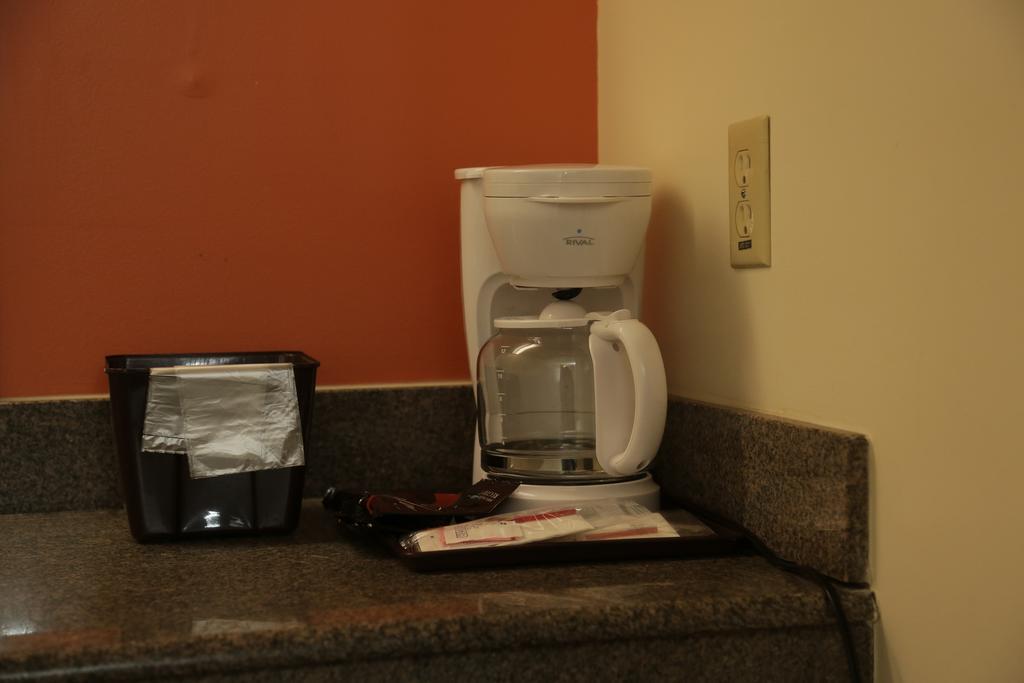 Theroff'S Motel Washington Екстериор снимка